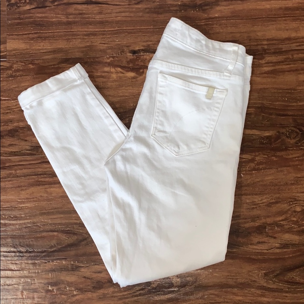 WHITE JEANS!